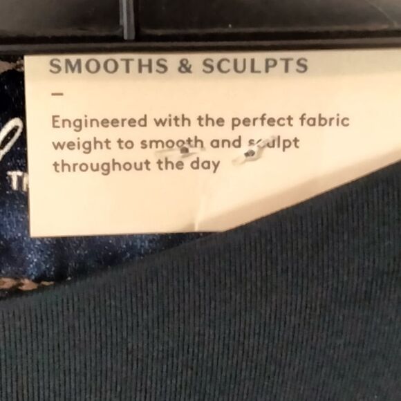 New Without tags "Universal Thread" woman's jeans - Picture 8 of 14